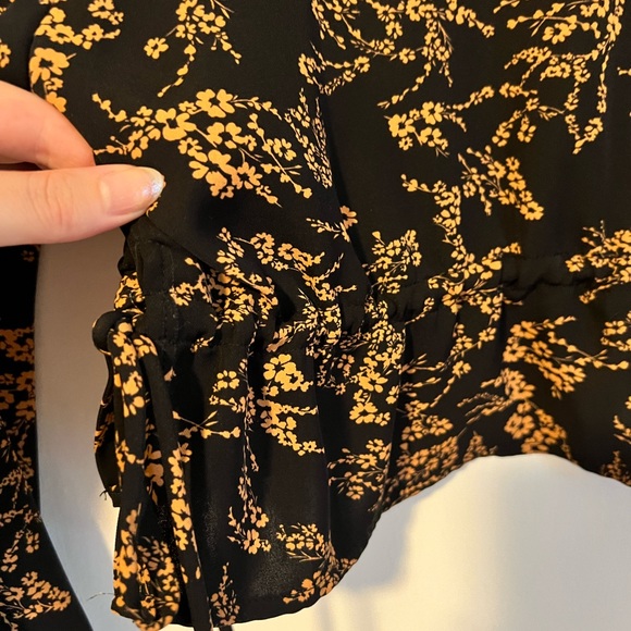 Dynamite floral blouse - Picture 3 of 5